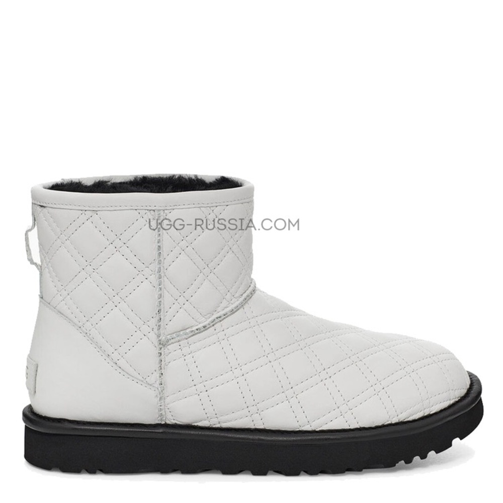 Ugg classic mini quilted white